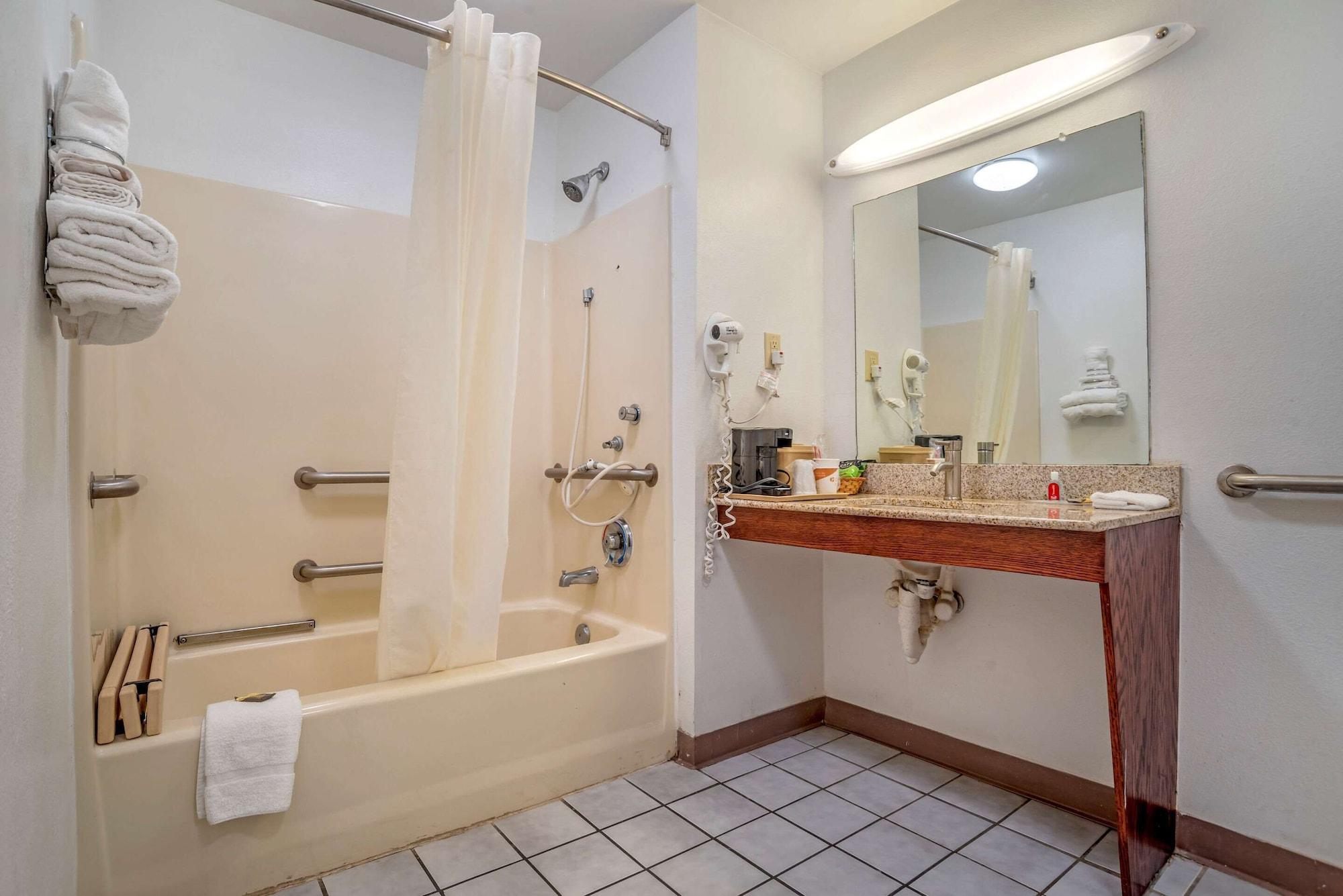 Econo Lodge Тупело Екстериор снимка