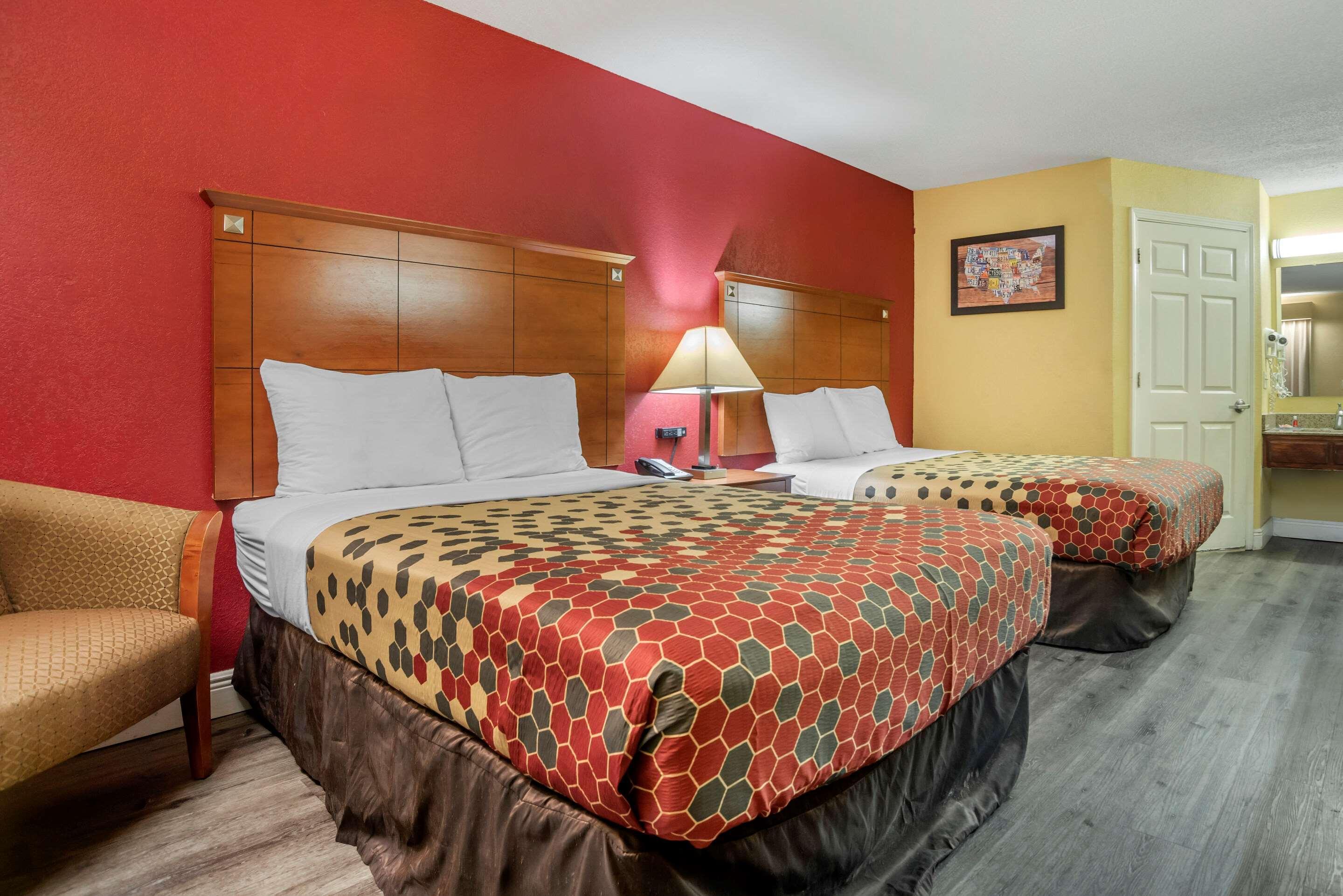 Econo Lodge Тупело Екстериор снимка