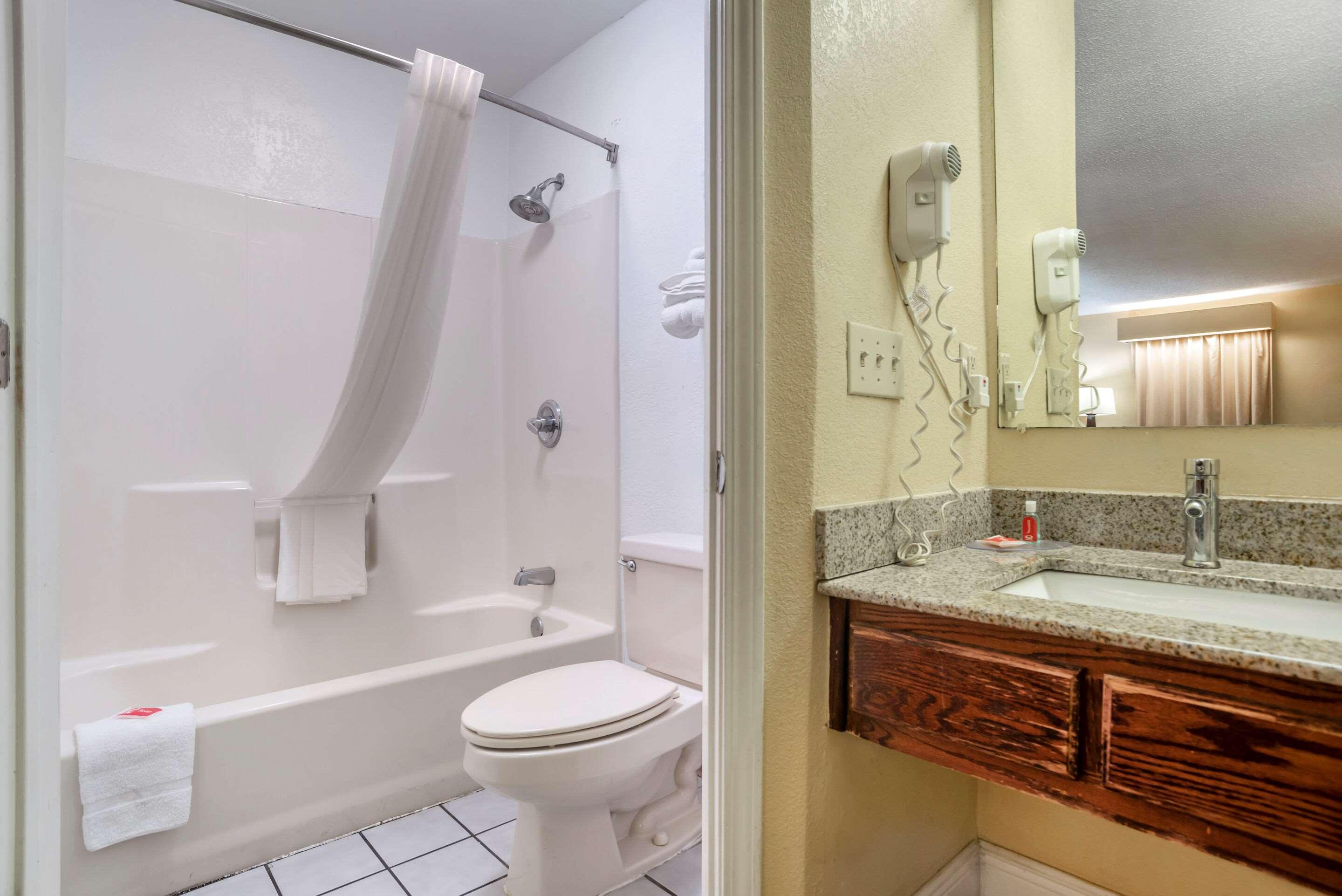 Econo Lodge Тупело Екстериор снимка