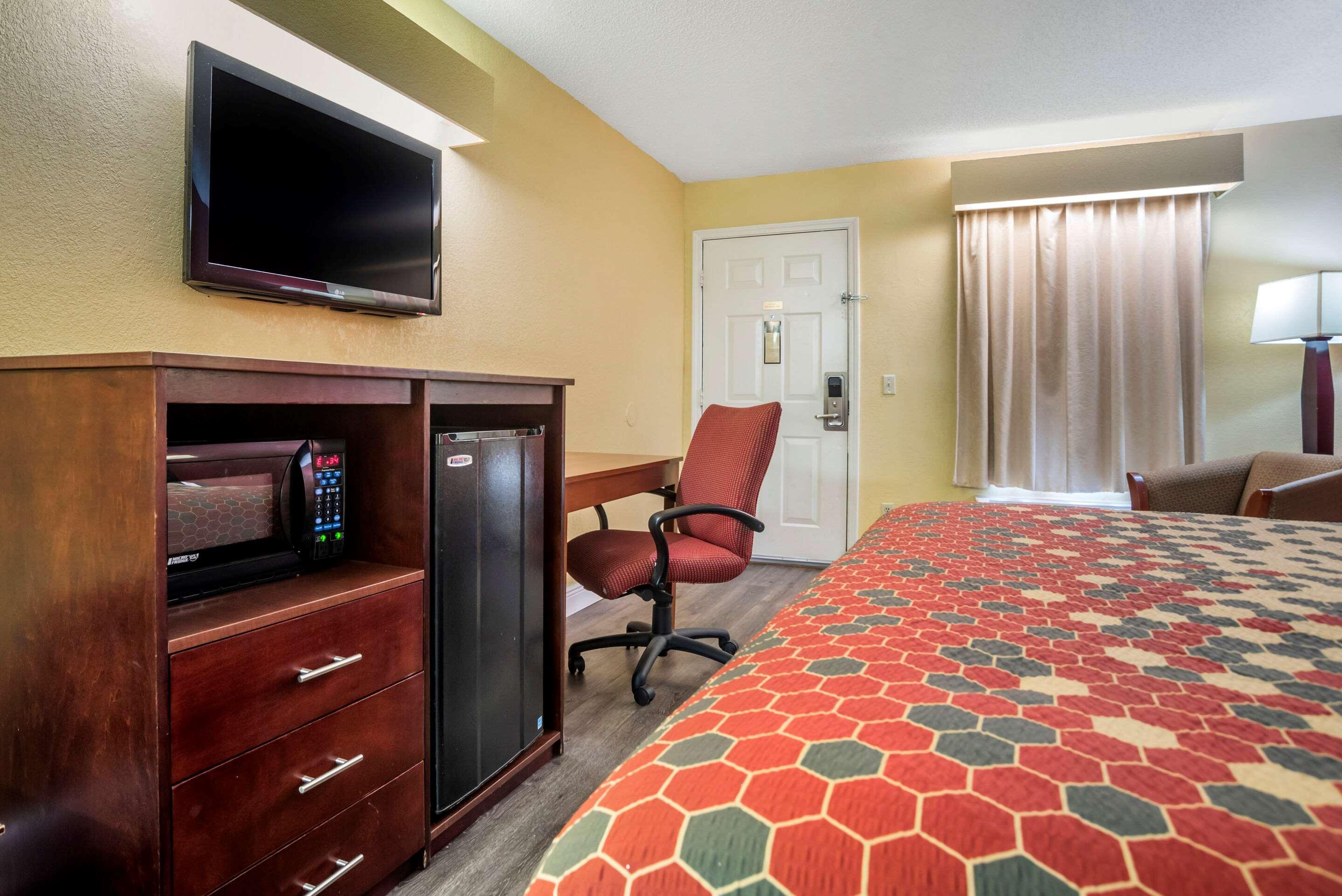 Econo Lodge Тупело Екстериор снимка