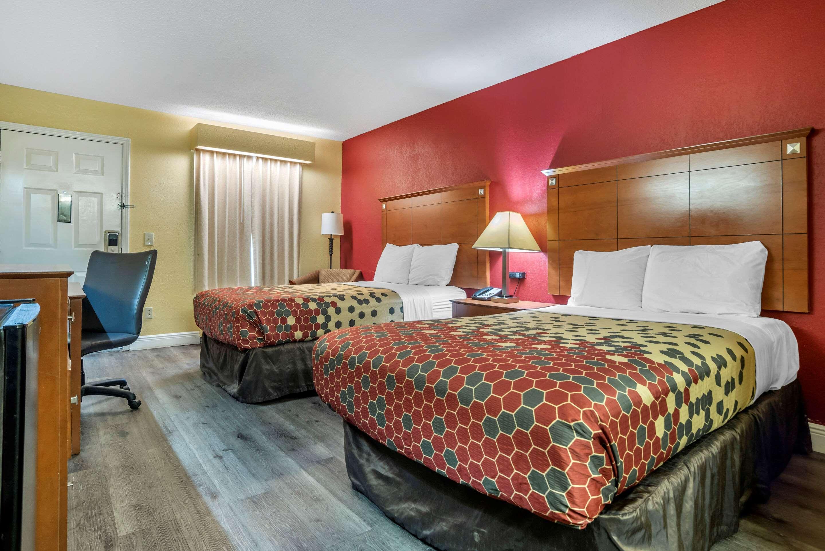 Econo Lodge Тупело Екстериор снимка
