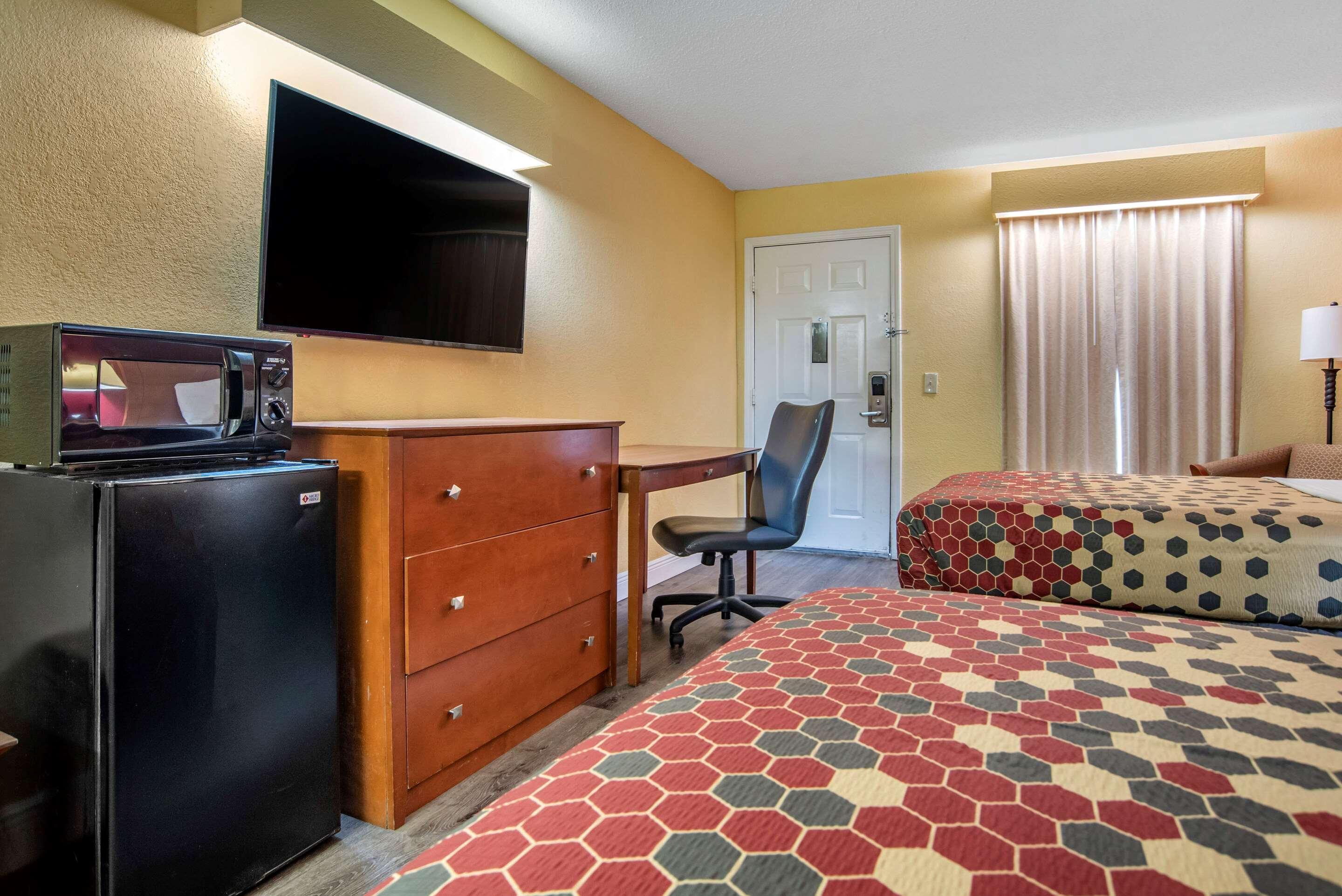 Econo Lodge Тупело Екстериор снимка