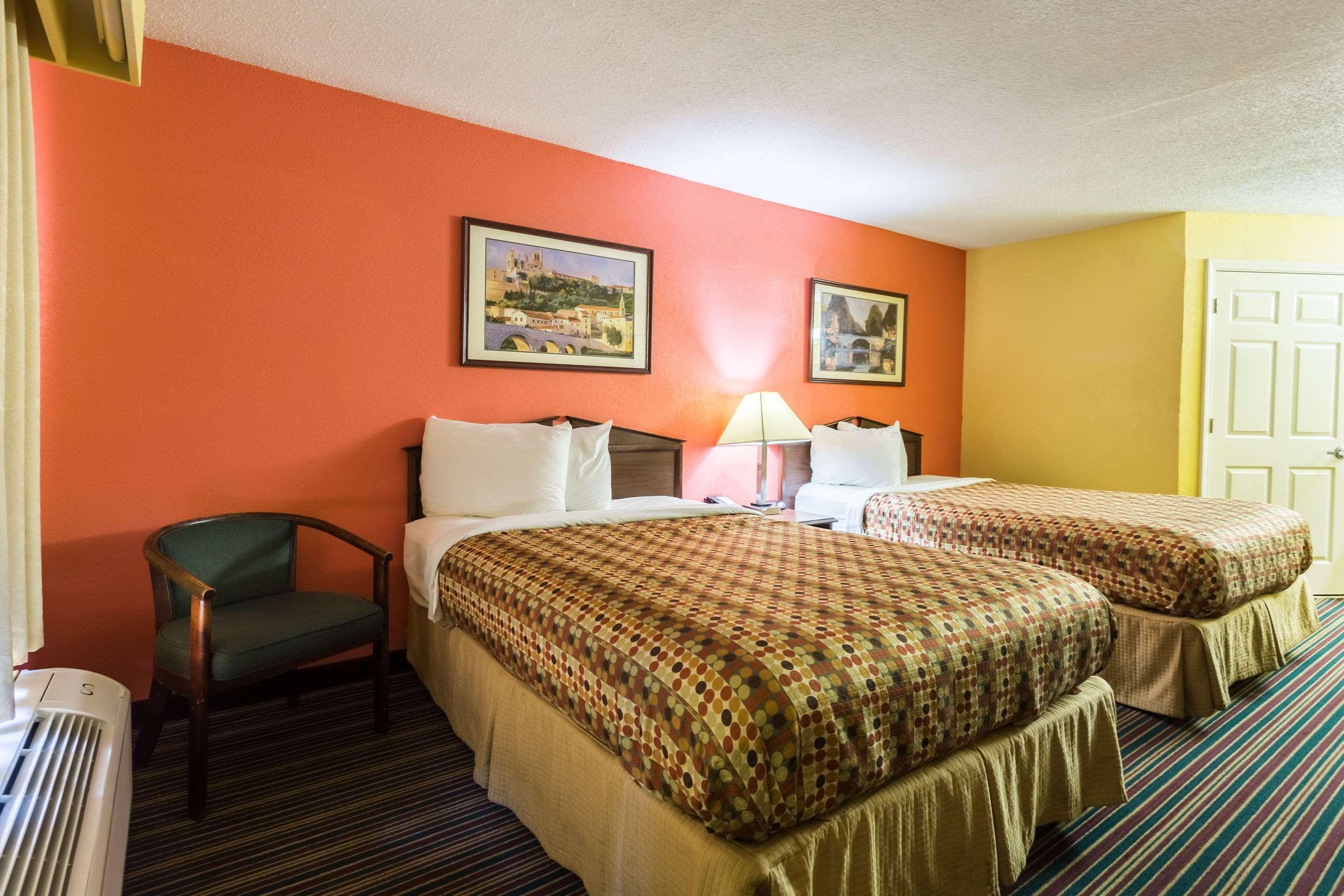Econo Lodge Тупело Екстериор снимка