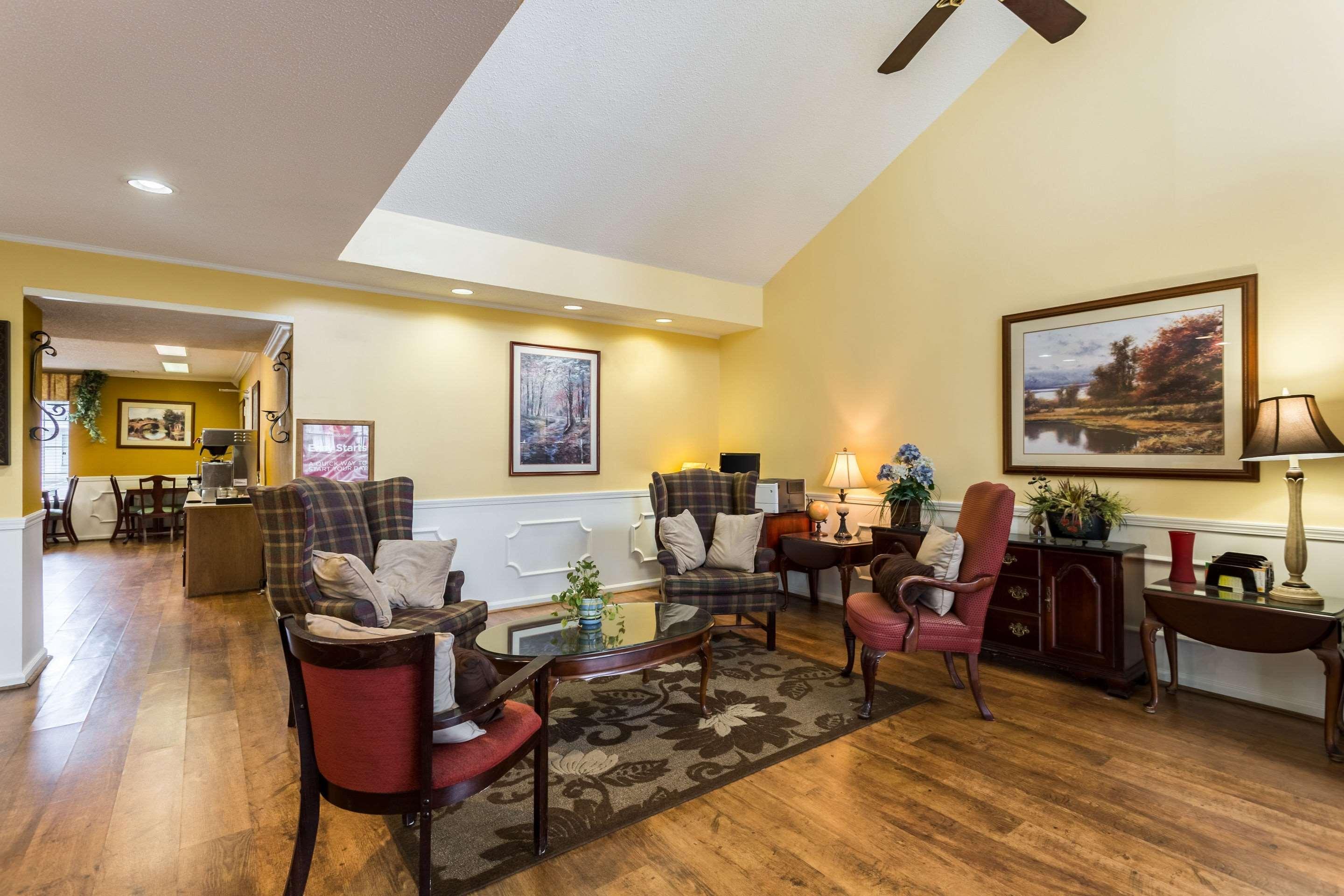 Econo Lodge Тупело Екстериор снимка