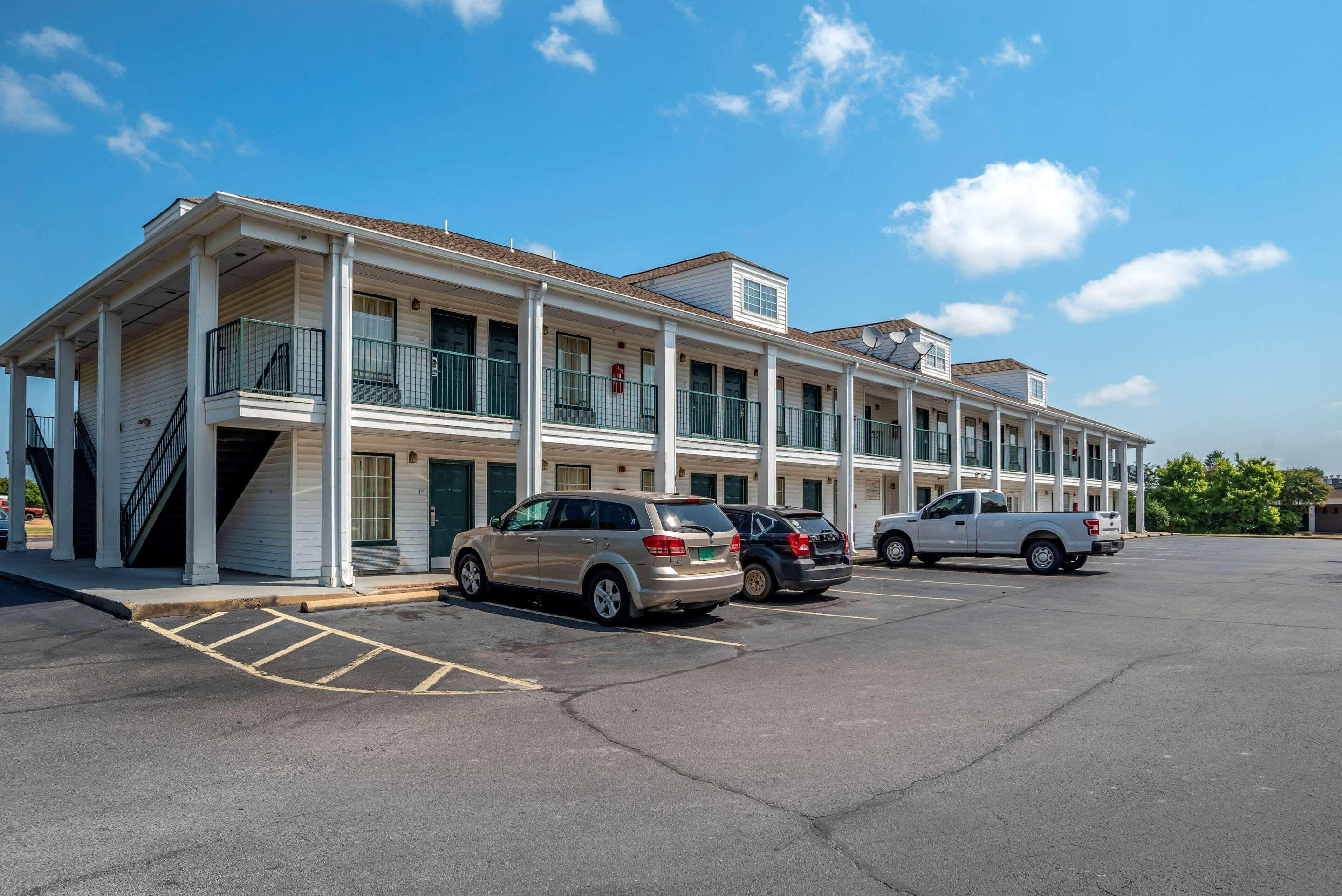 Econo Lodge Тупело Екстериор снимка