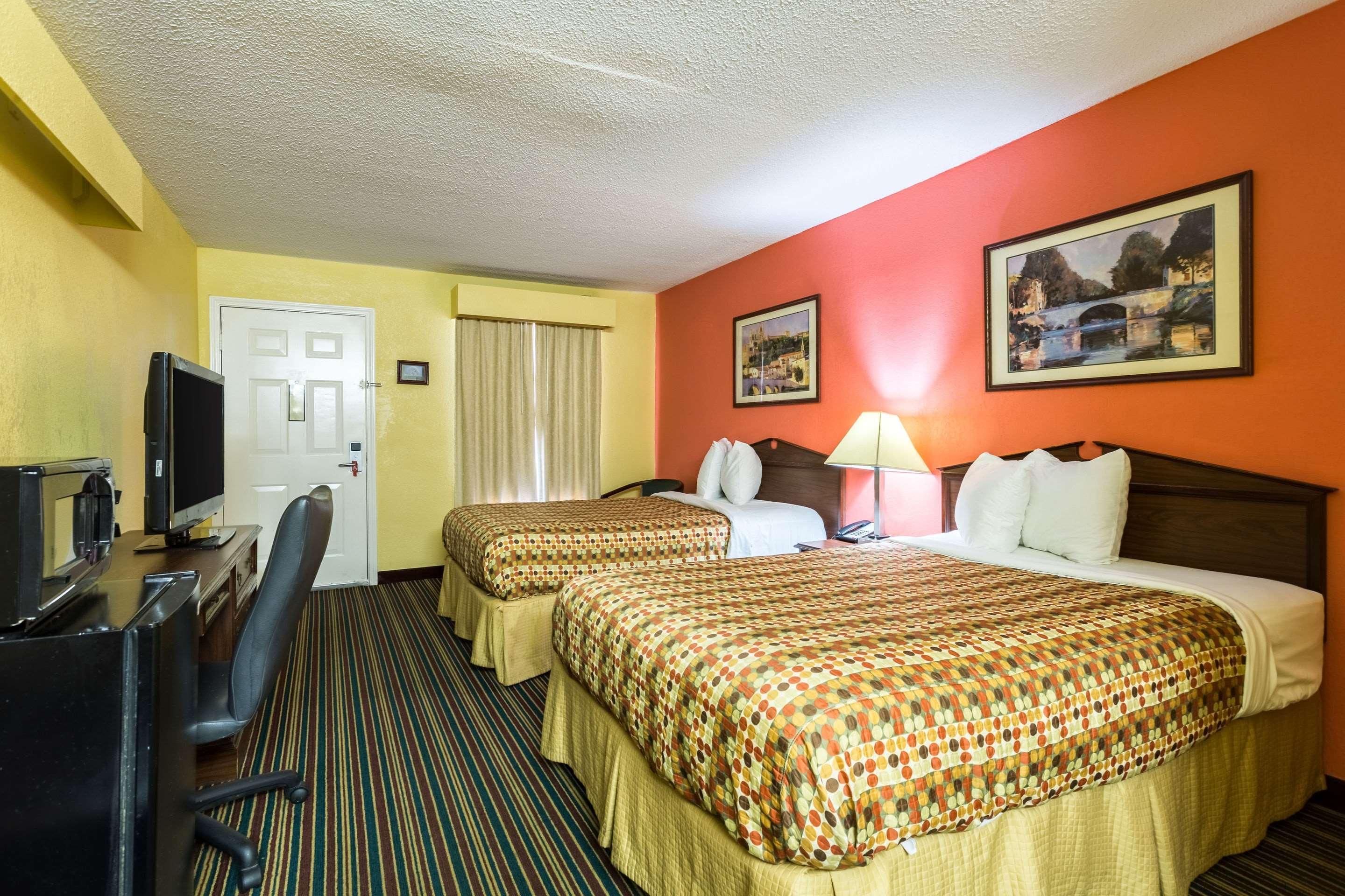 Econo Lodge Тупело Екстериор снимка