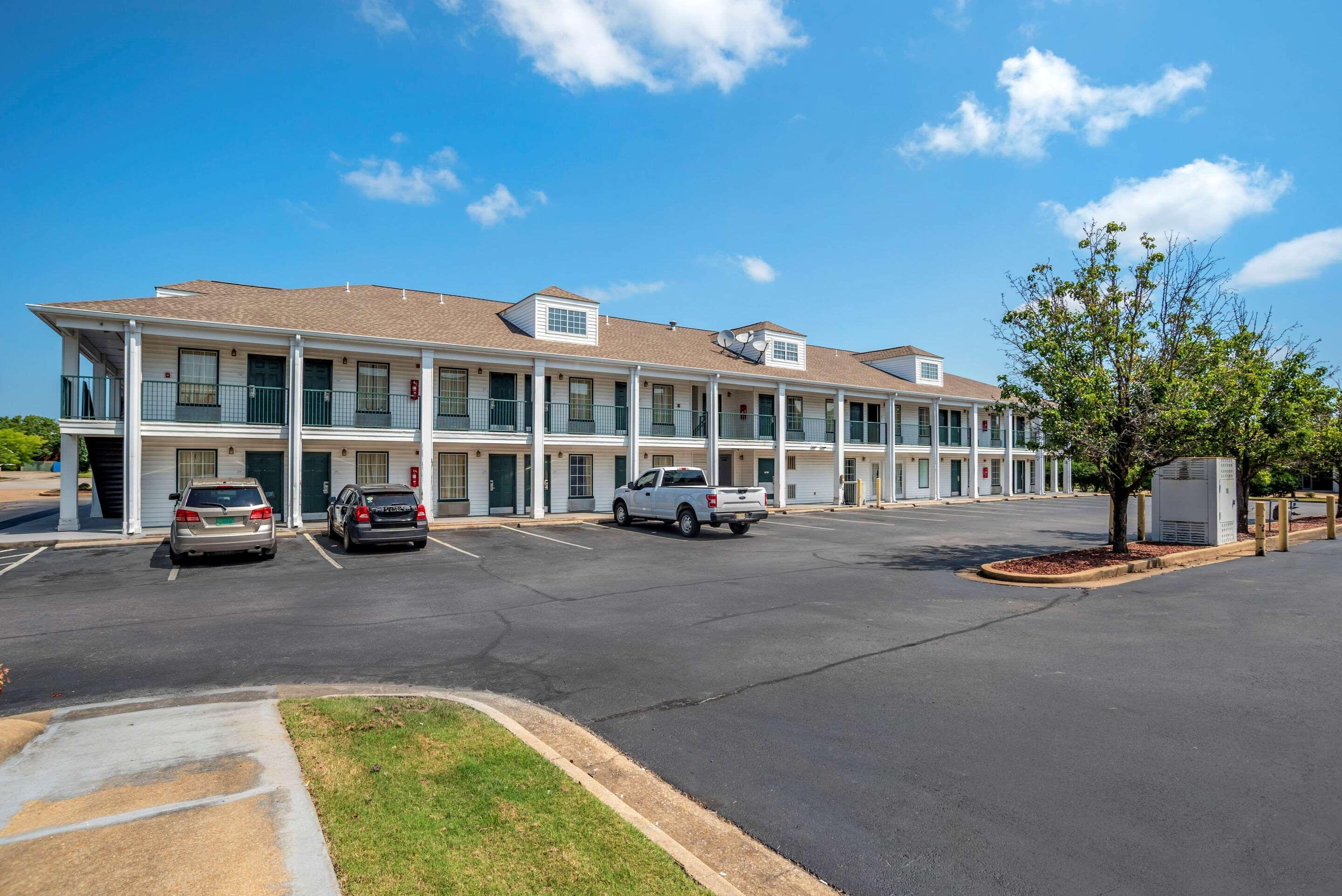 Econo Lodge Тупело Екстериор снимка