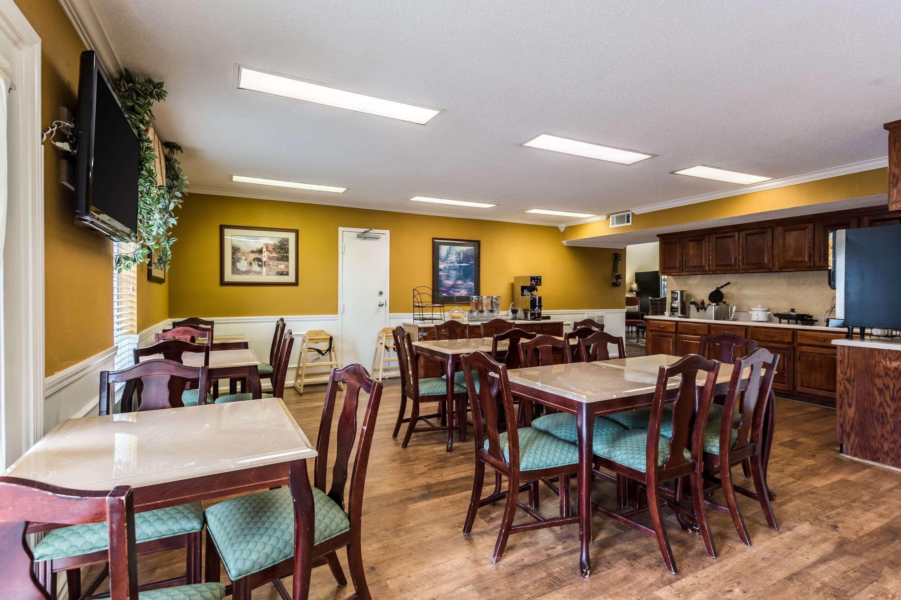 Econo Lodge Тупело Екстериор снимка