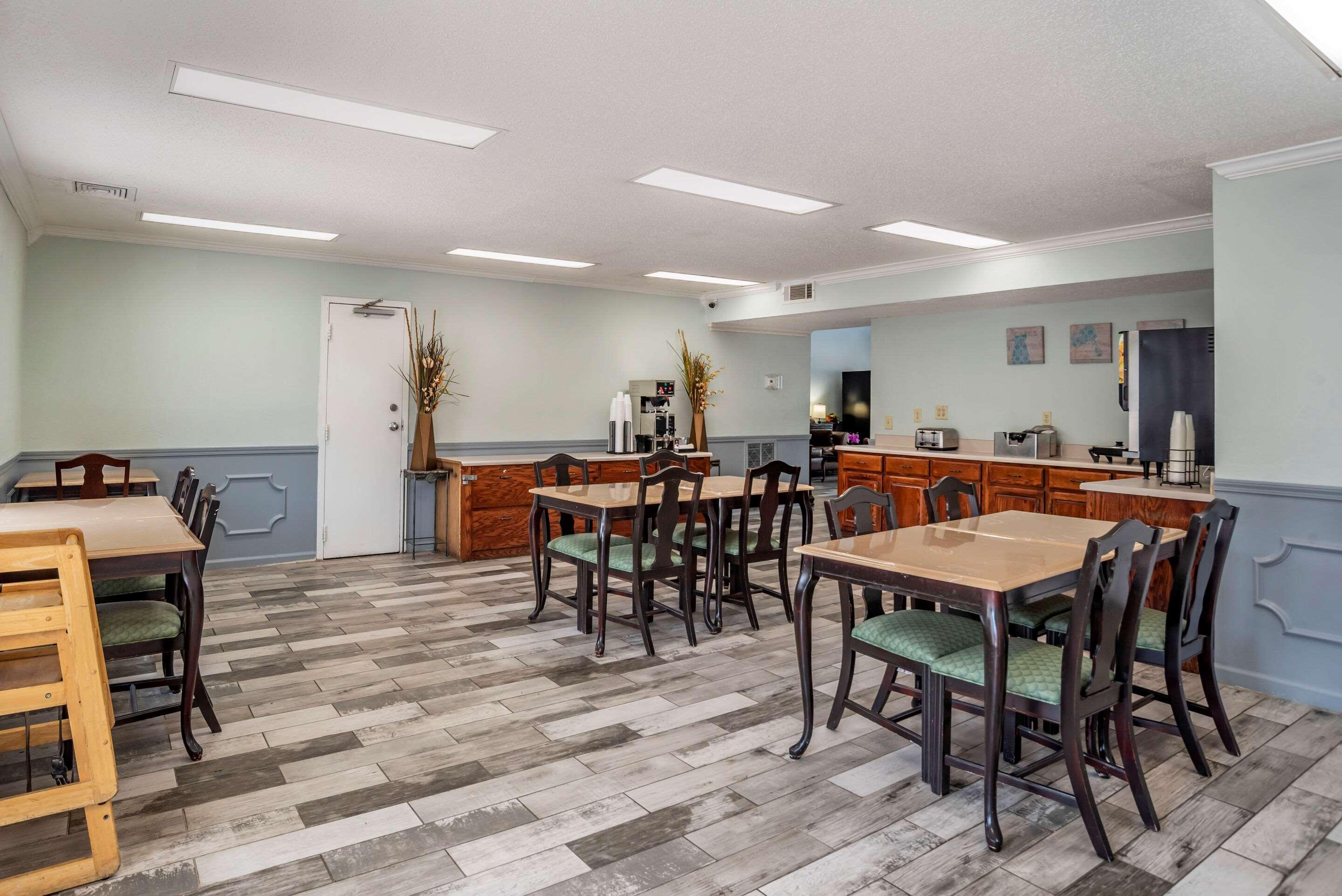 Econo Lodge Тупело Екстериор снимка