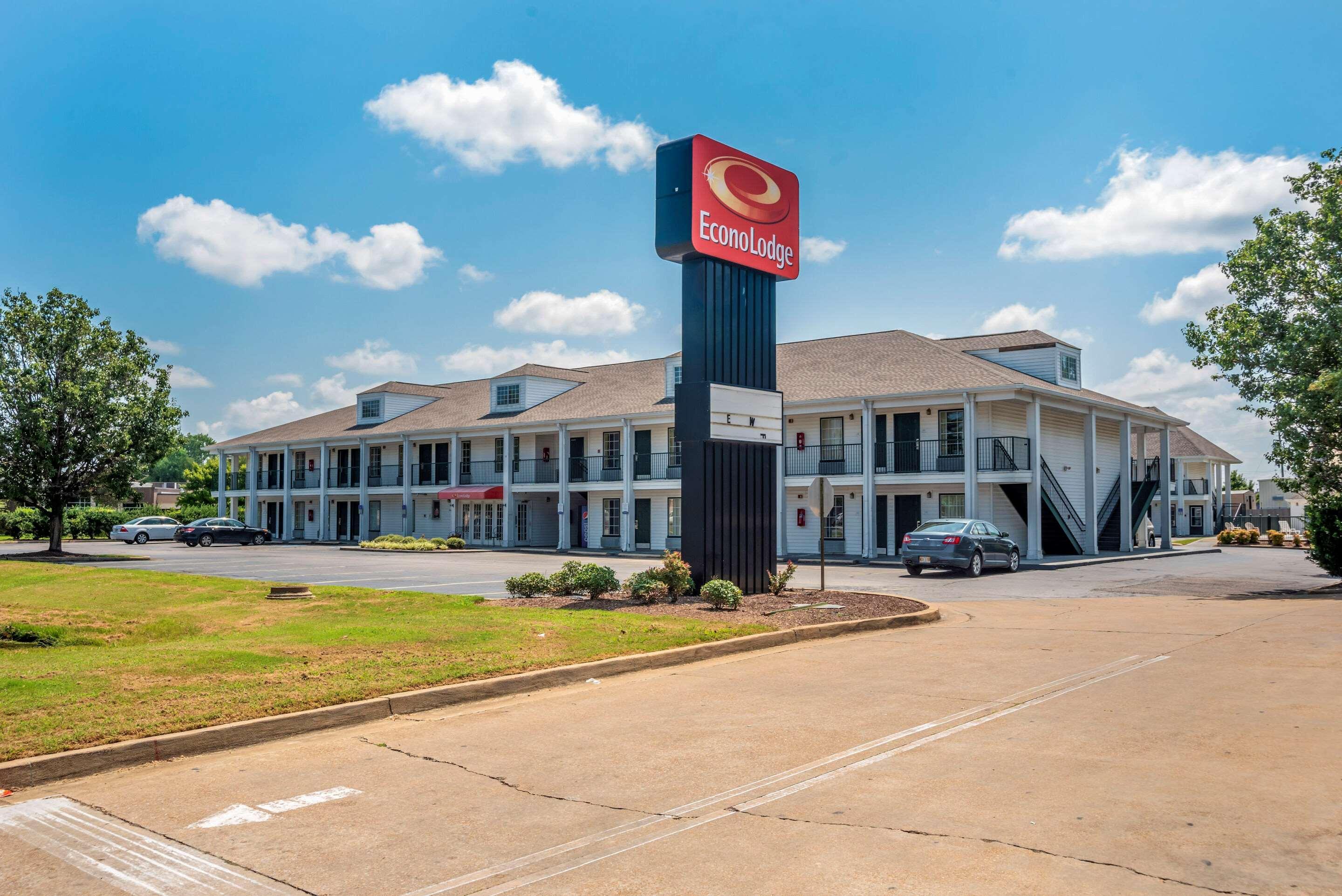 Econo Lodge Тупело Екстериор снимка