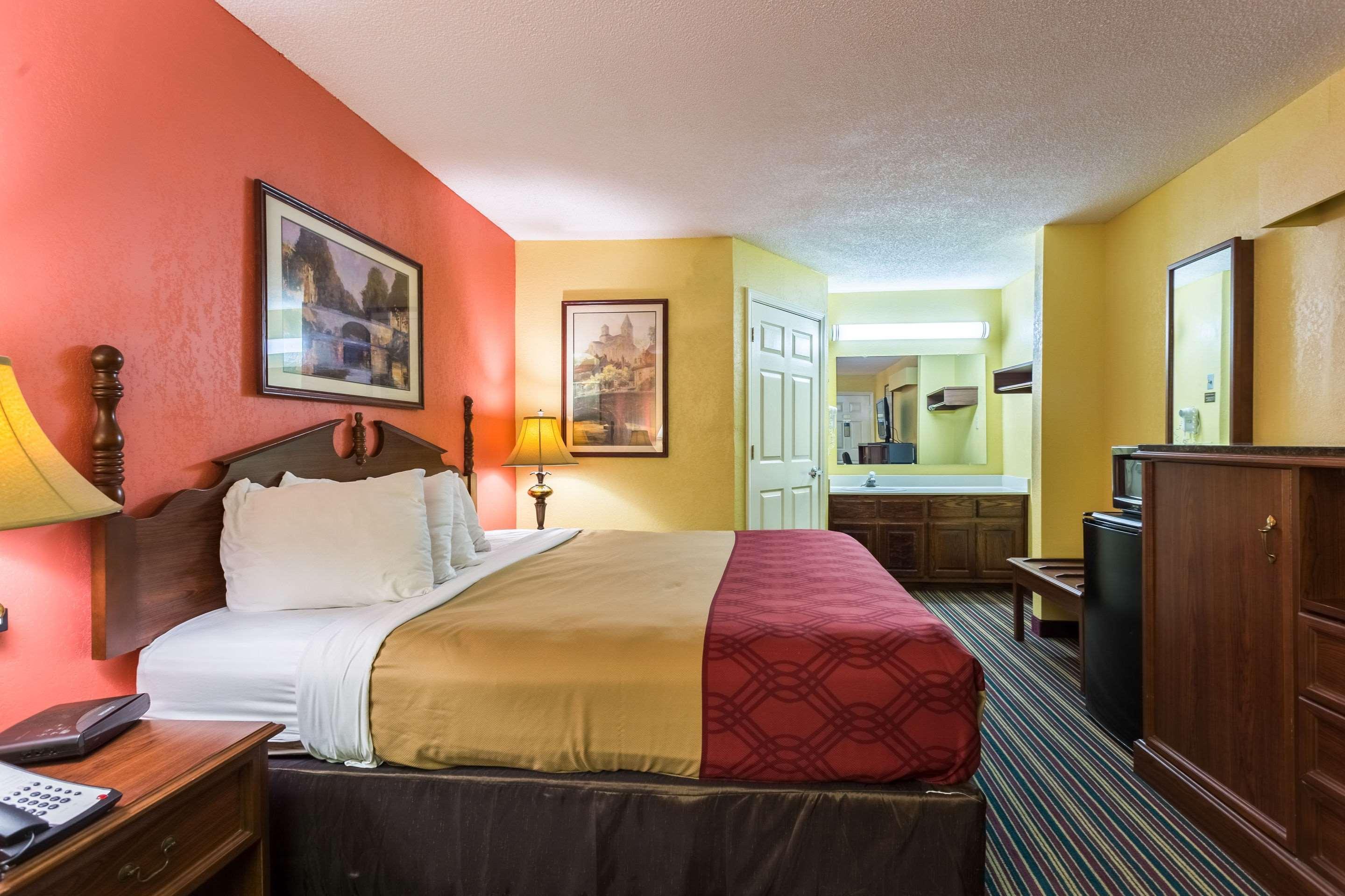 Econo Lodge Тупело Екстериор снимка