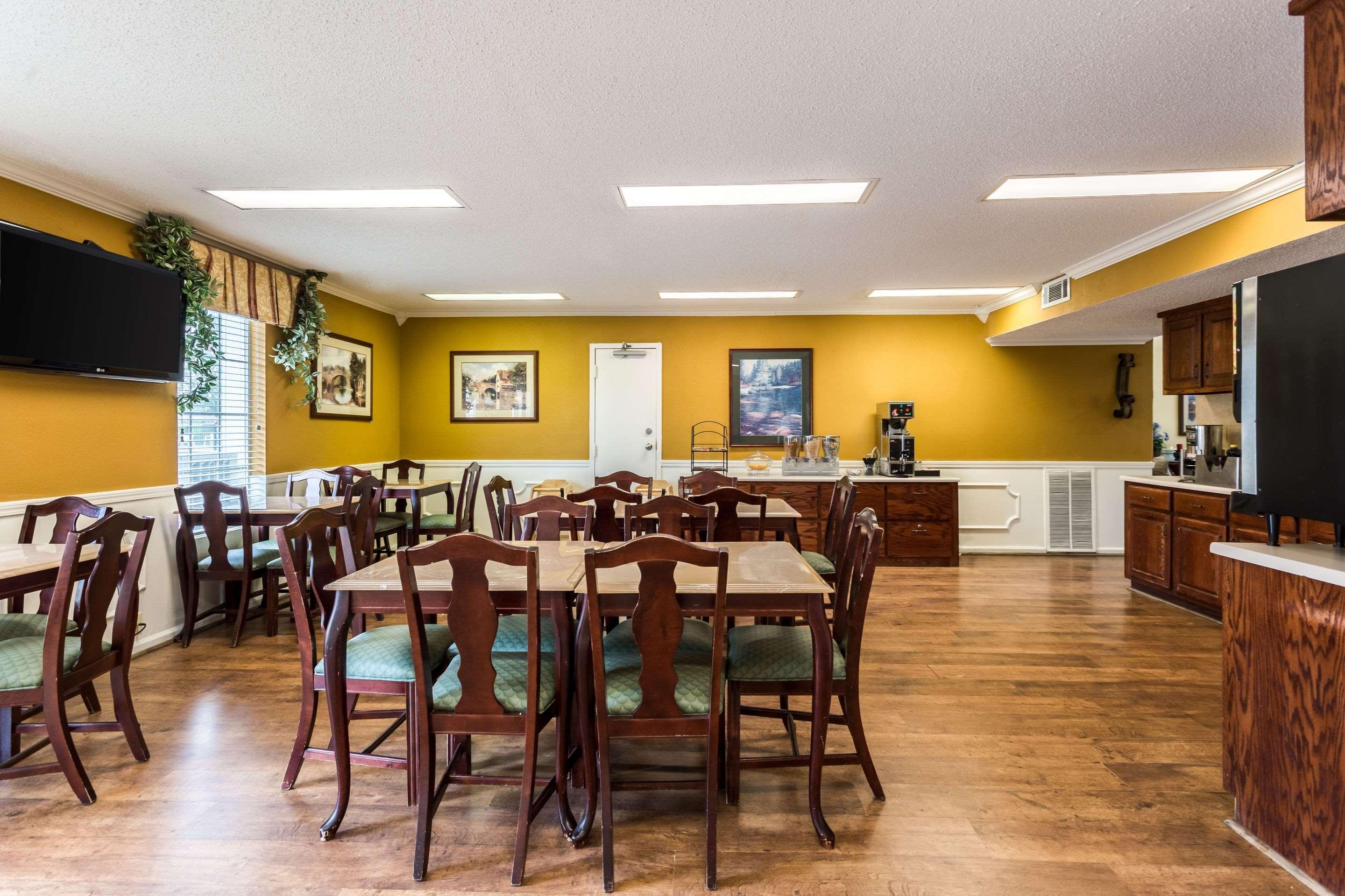 Econo Lodge Тупело Екстериор снимка