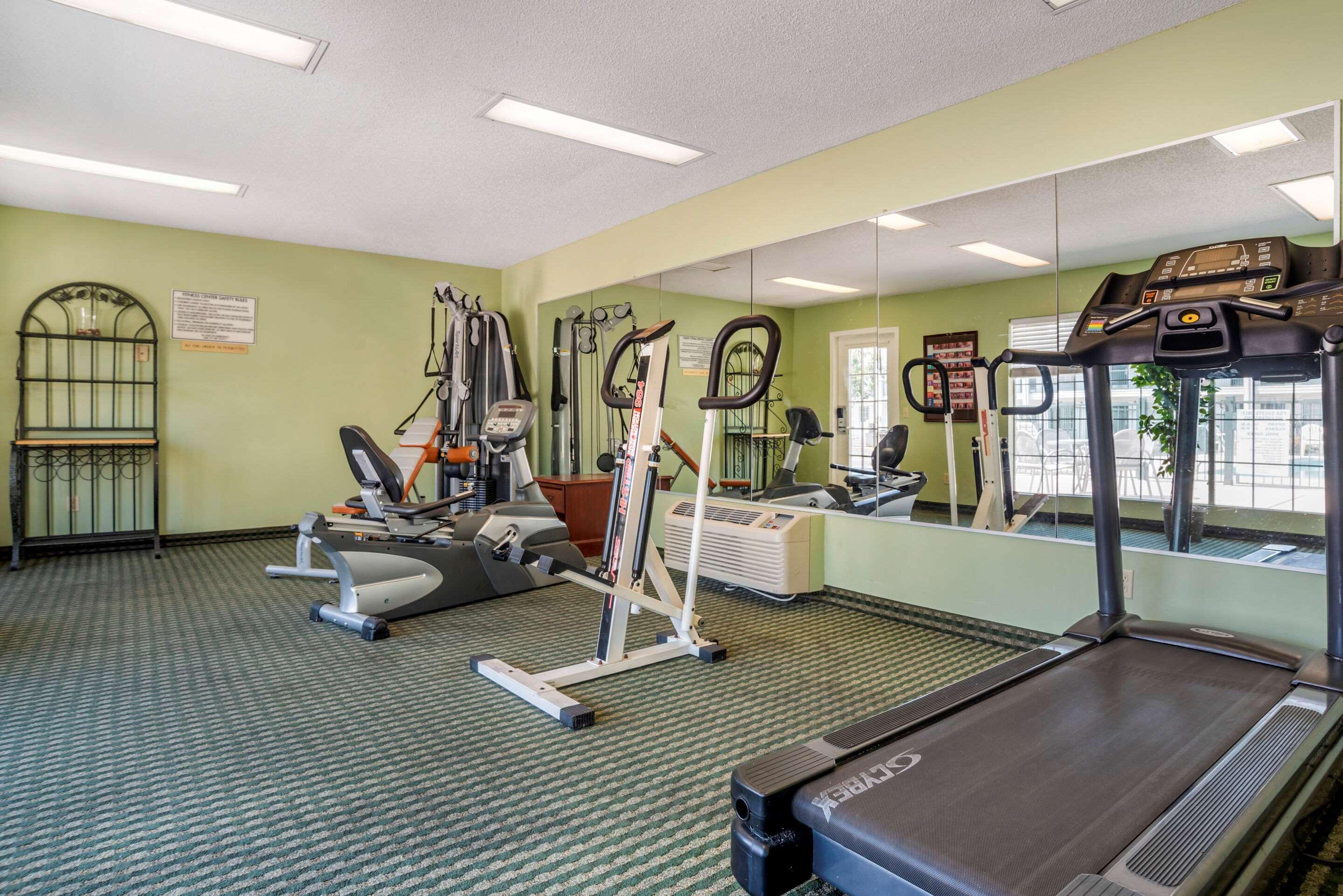 Econo Lodge Тупело Екстериор снимка
