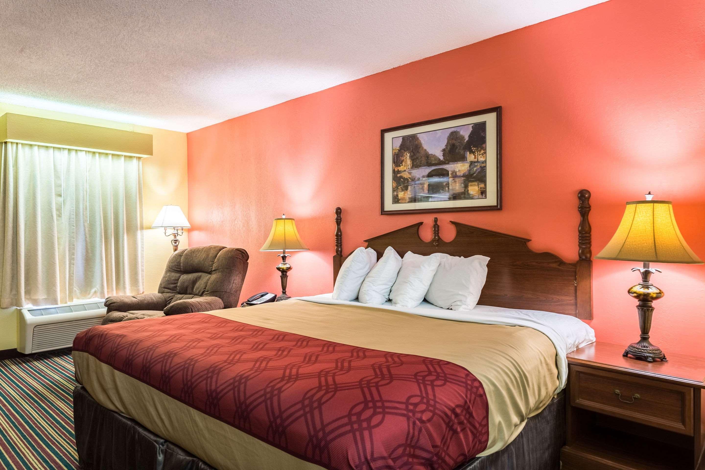 Econo Lodge Тупело Екстериор снимка