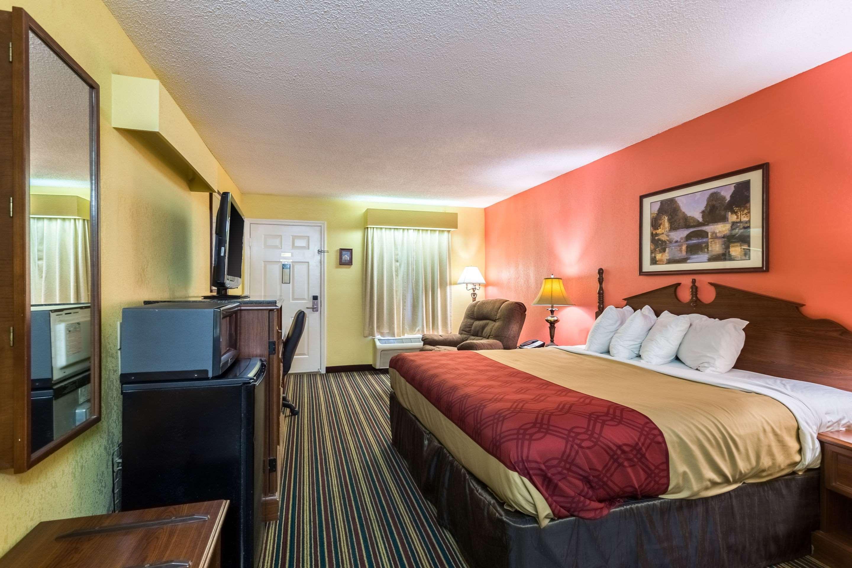 Econo Lodge Тупело Екстериор снимка