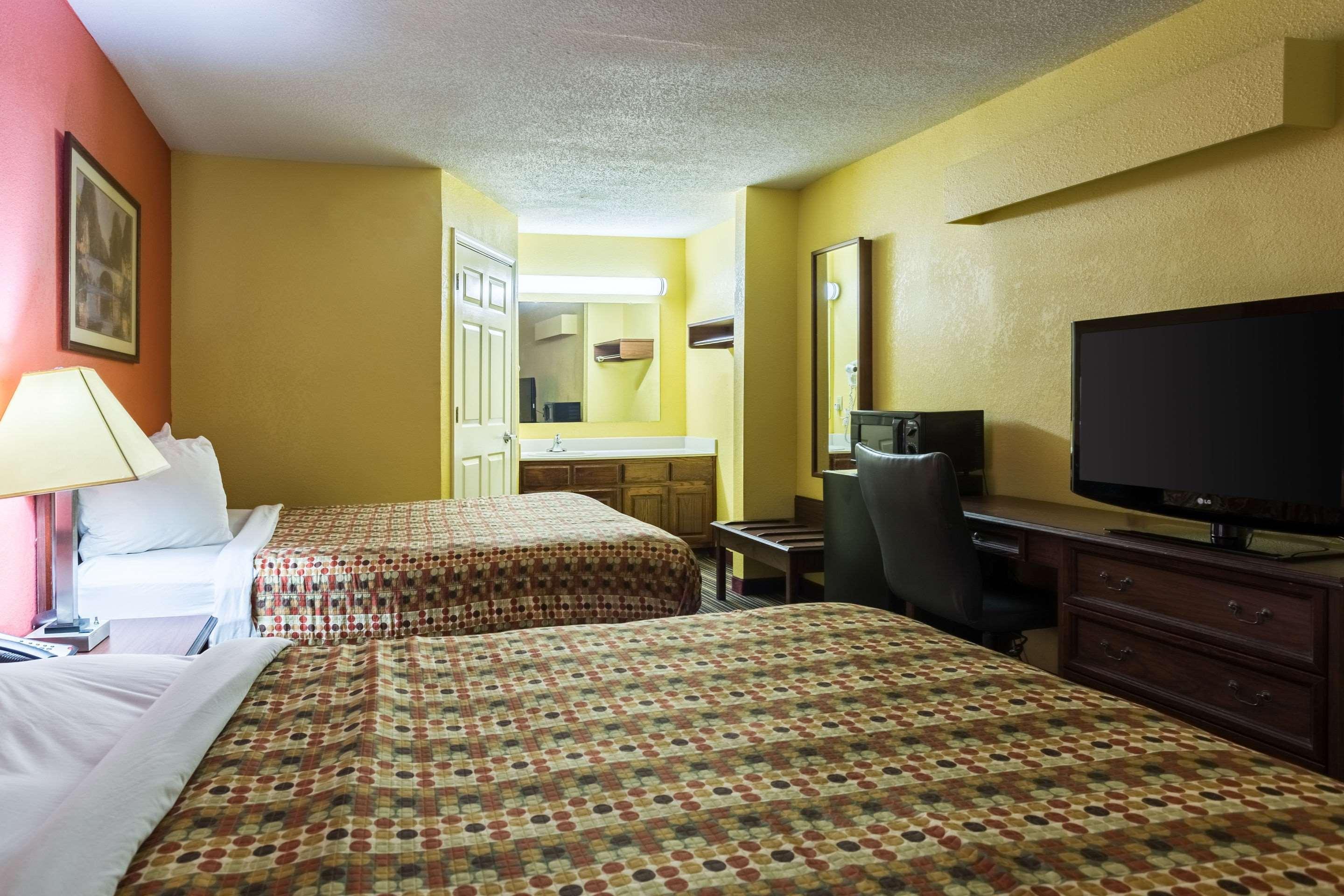 Econo Lodge Тупело Екстериор снимка