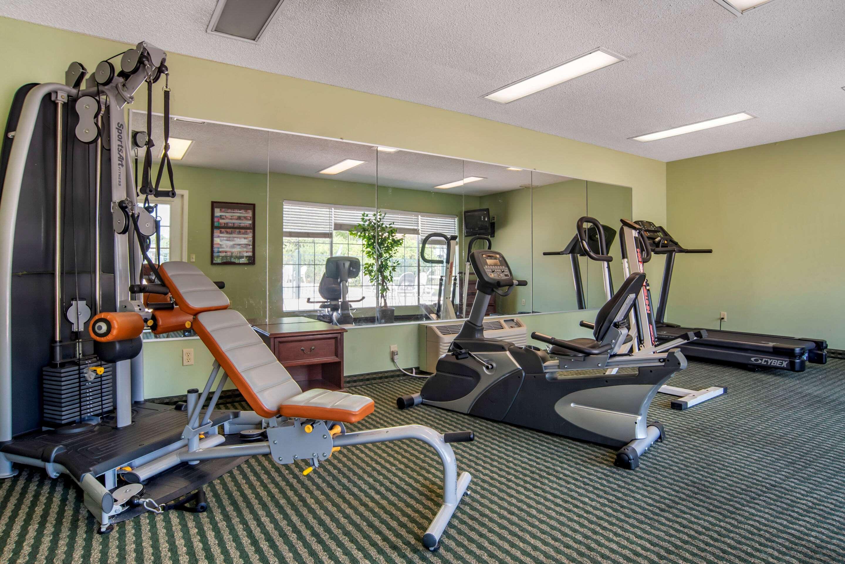 Econo Lodge Тупело Екстериор снимка