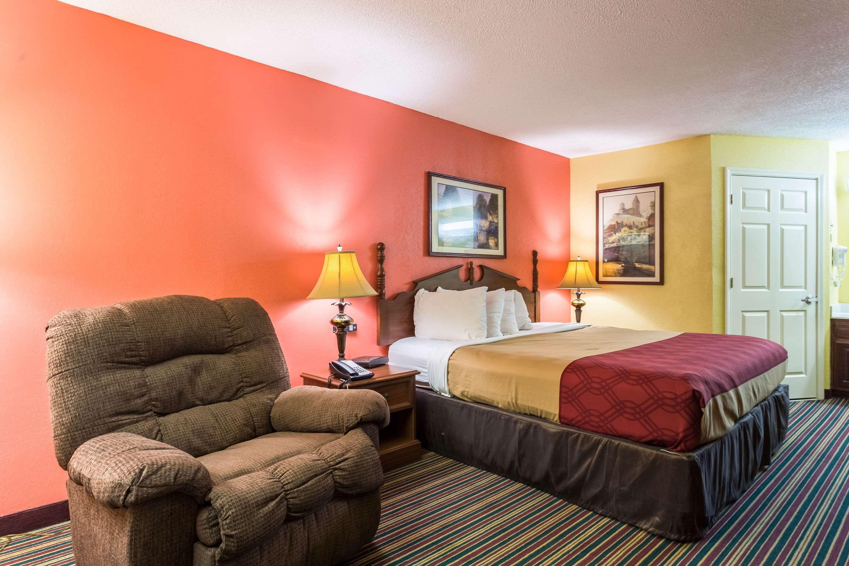 Econo Lodge Тупело Екстериор снимка
